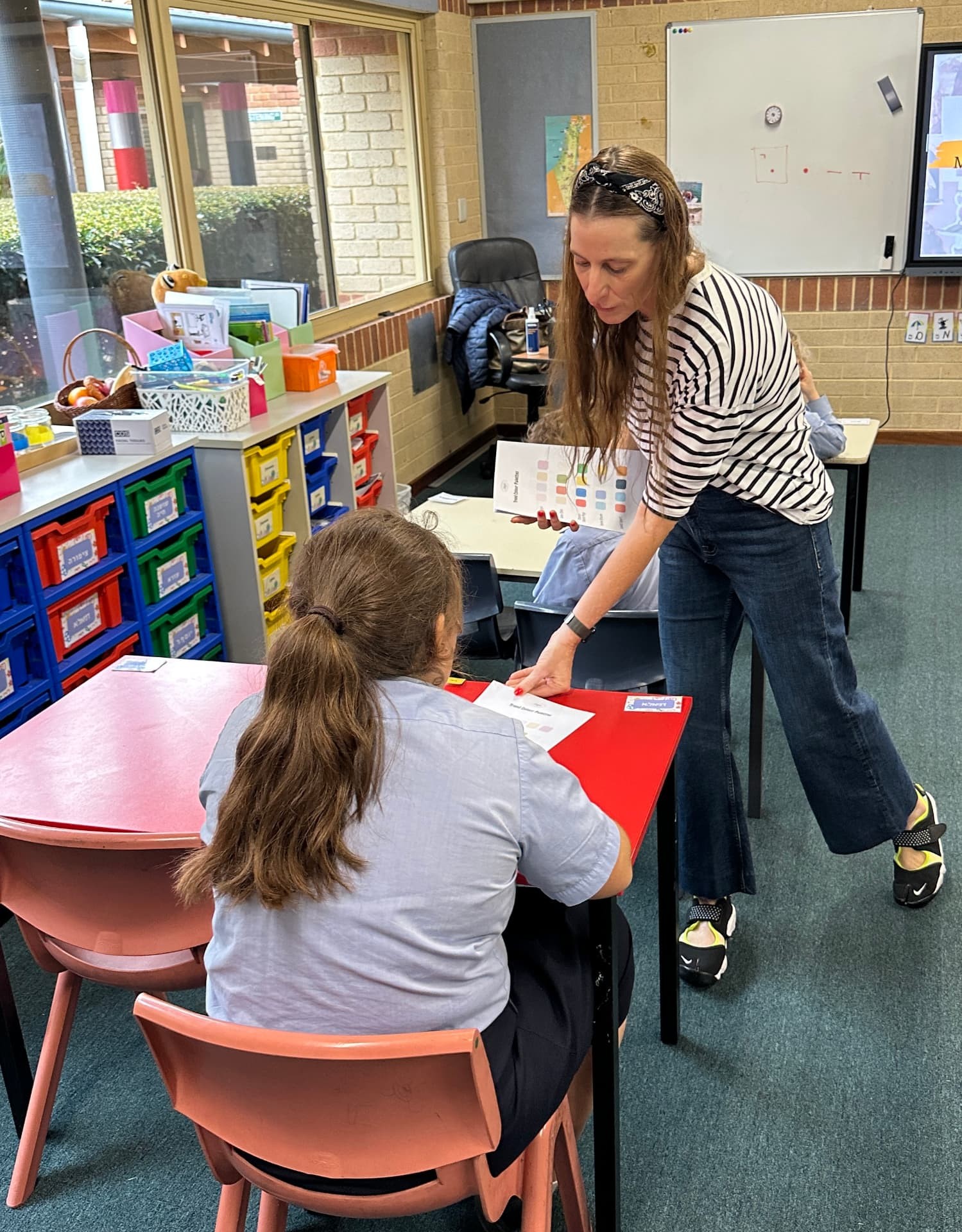 A MINIANI instructor supporting young makers in the classroom
